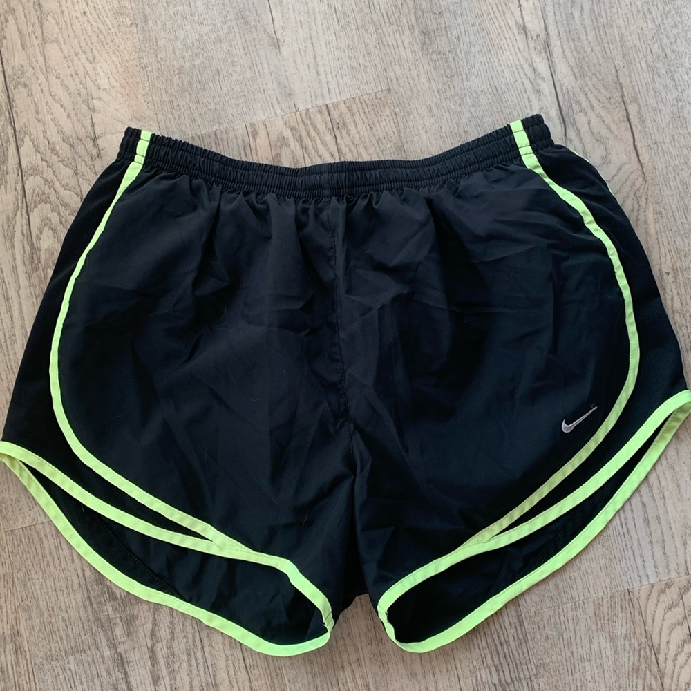 Nike L women running shorts